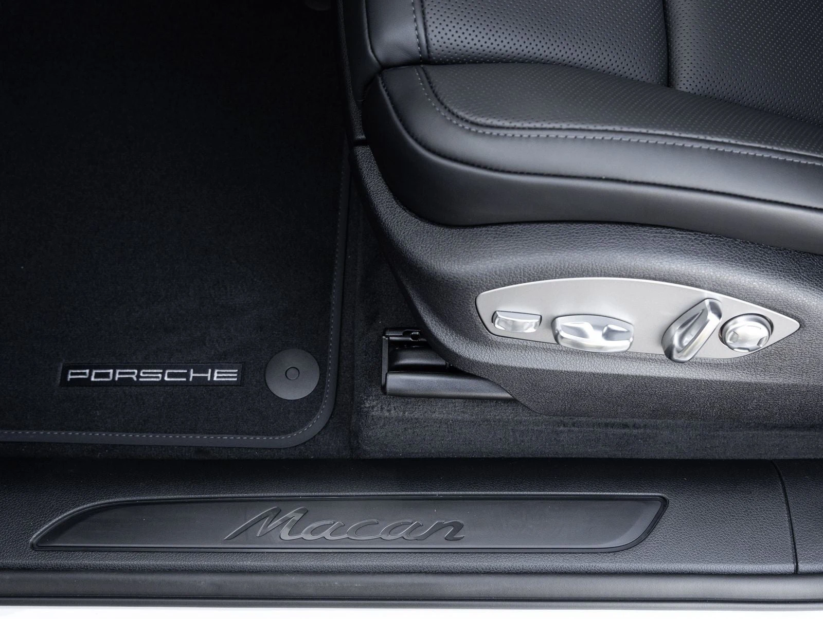 2026 Porsche Macan (95B), 20/20