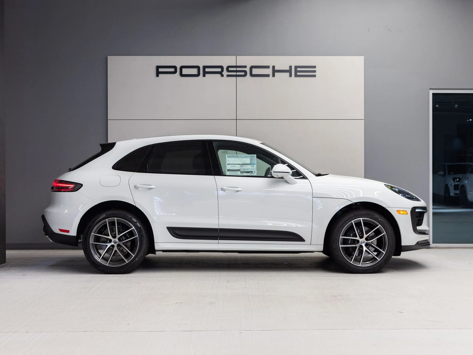 2026 Porsche Macan (95B), 8/20