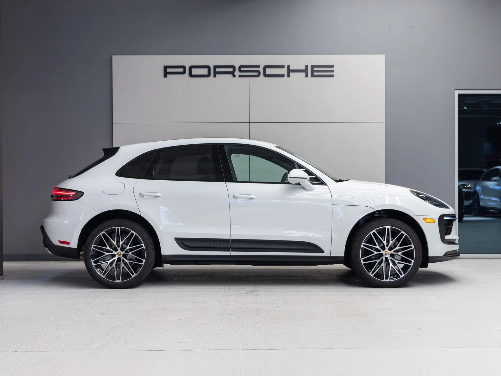 2026 Porsche Macan (95B), 8/20