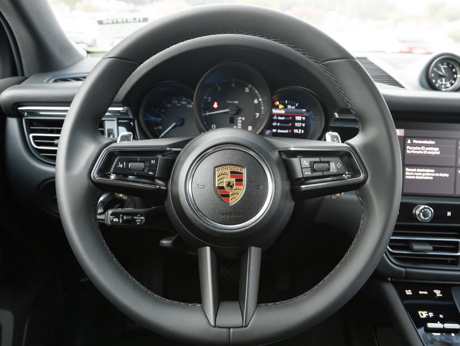 2026 Porsche Macan (95B), 13/20