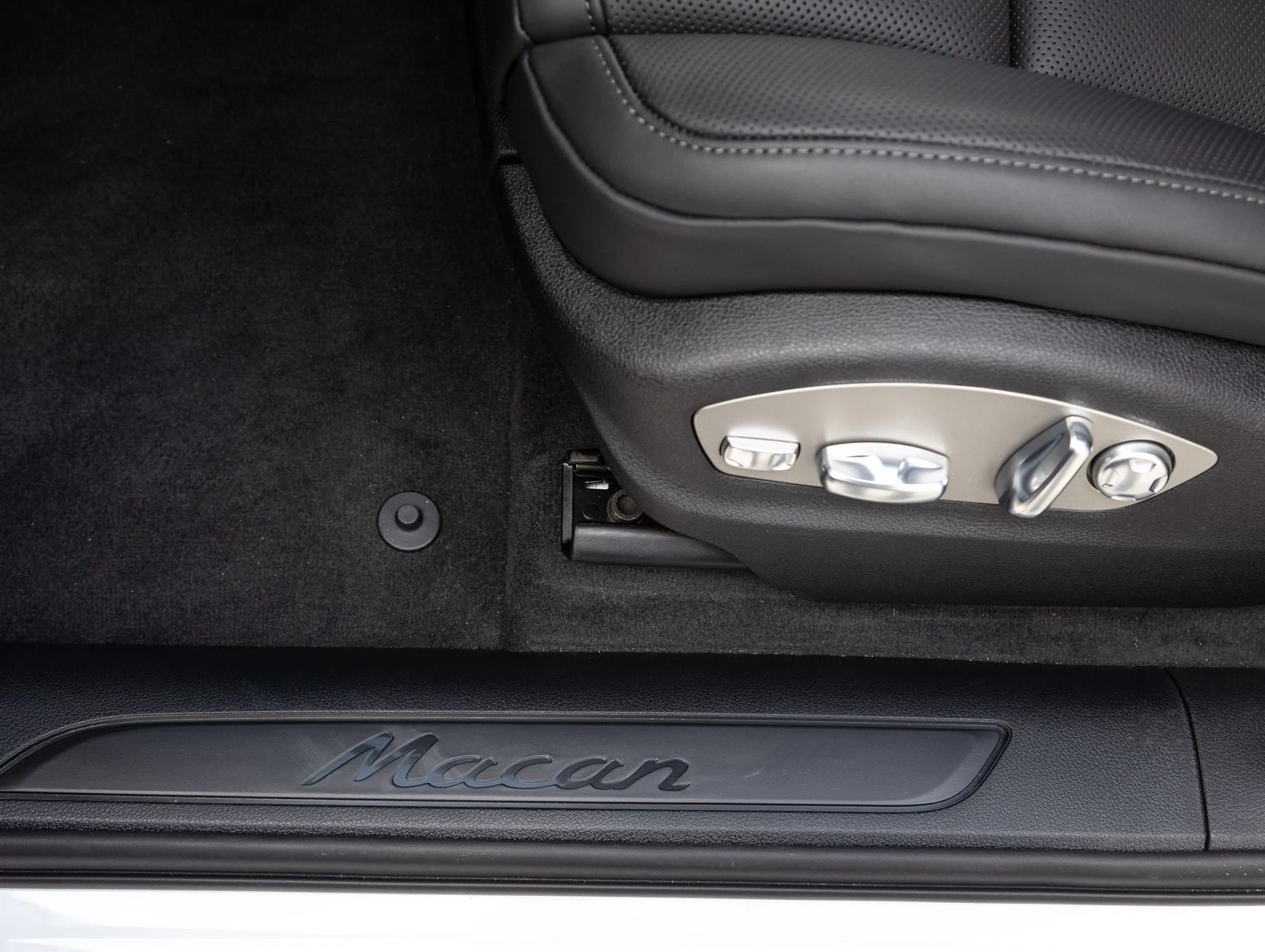 2026 Porsche Macan (95B), 20/20