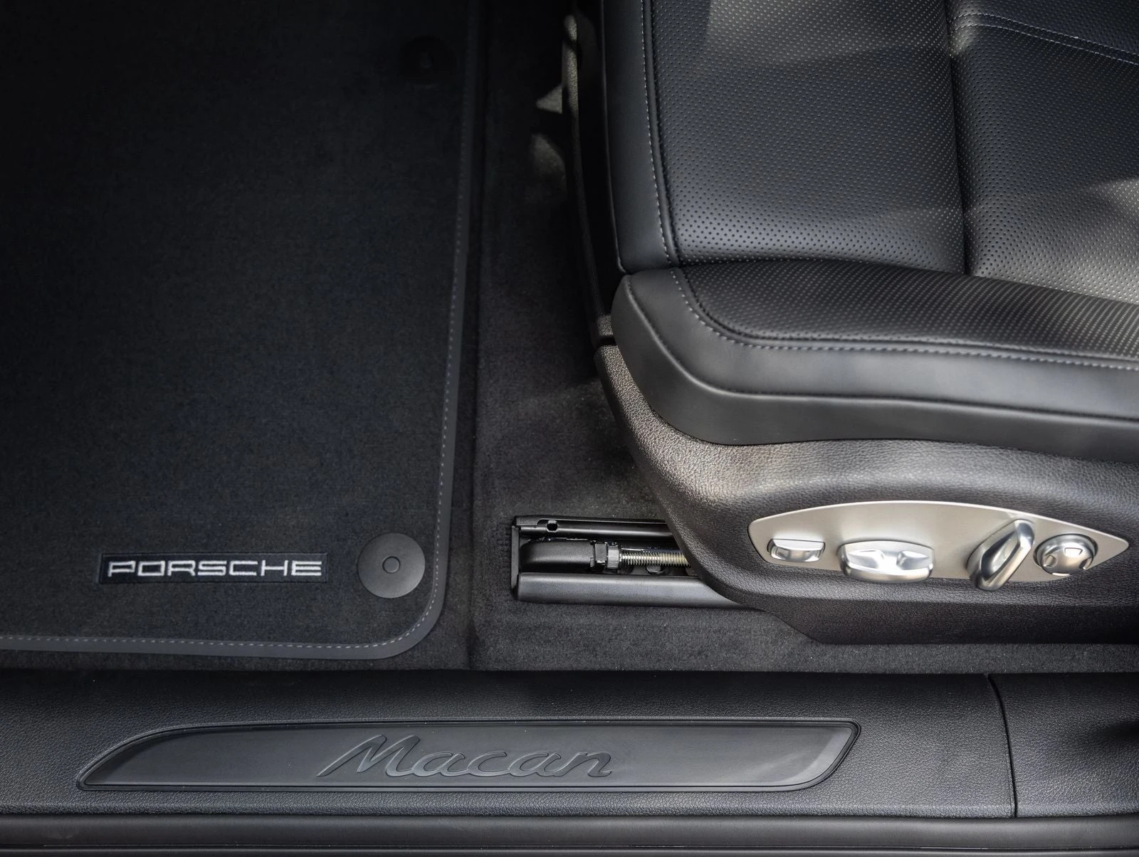 2026 Porsche Macan (95B), 20/20
