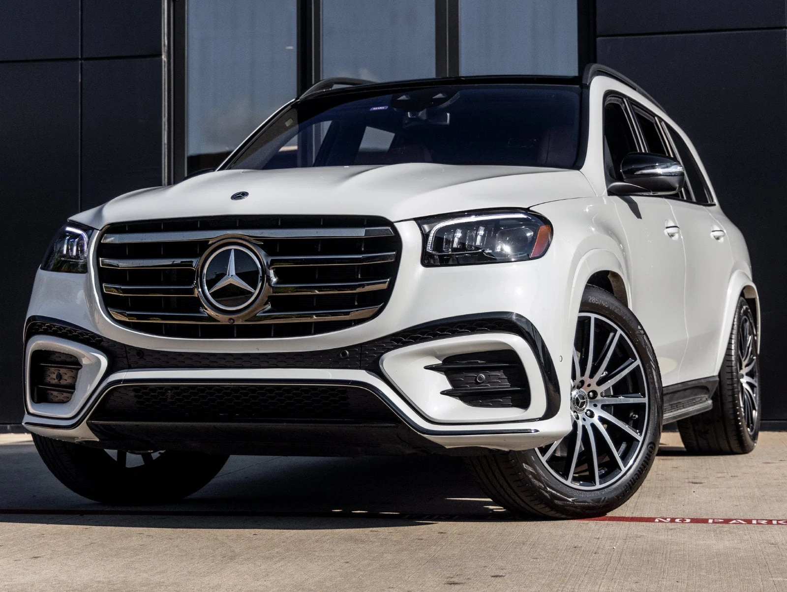 Mercedes-Benz GLS 450 4MATIC (X167) · Manufaktur Moonlight White Metallic · Indigo Auto Group