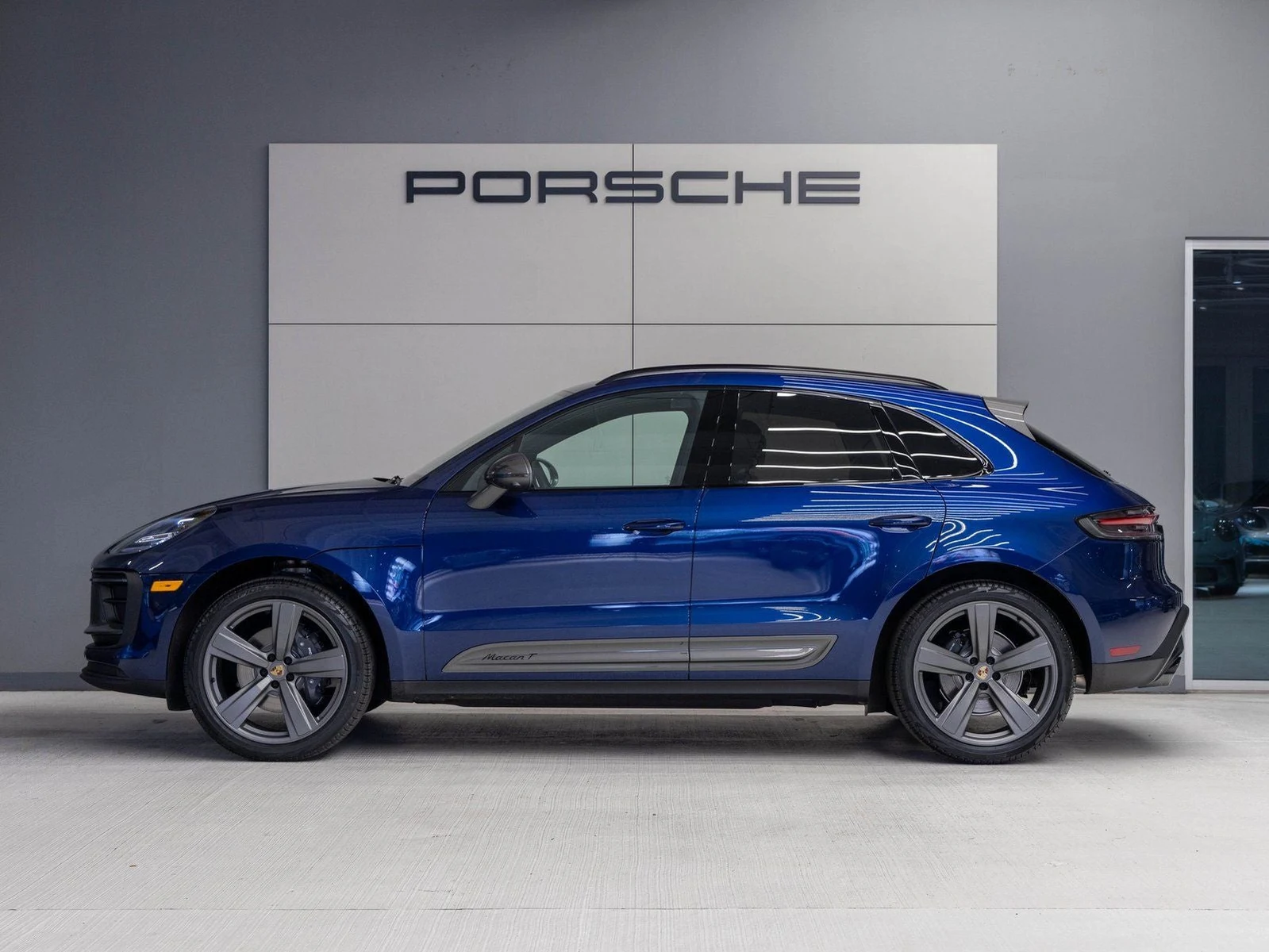 2026 Porsche Macan T (95B), 2/20