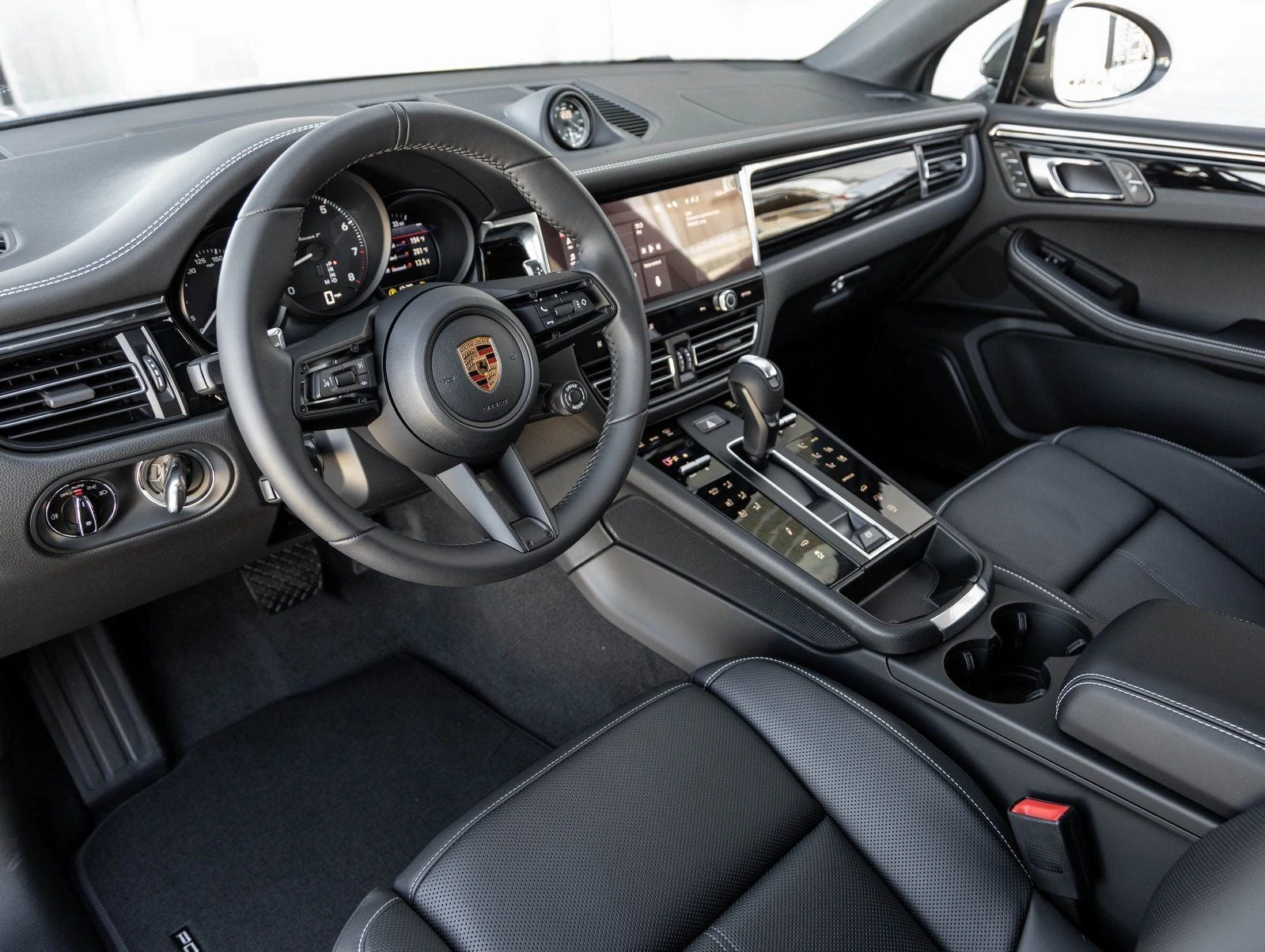 2026 Porsche Macan T (95B), 4/20