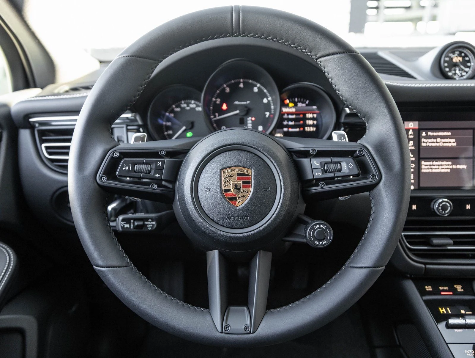 2026 Porsche Macan T (95B), 13/20