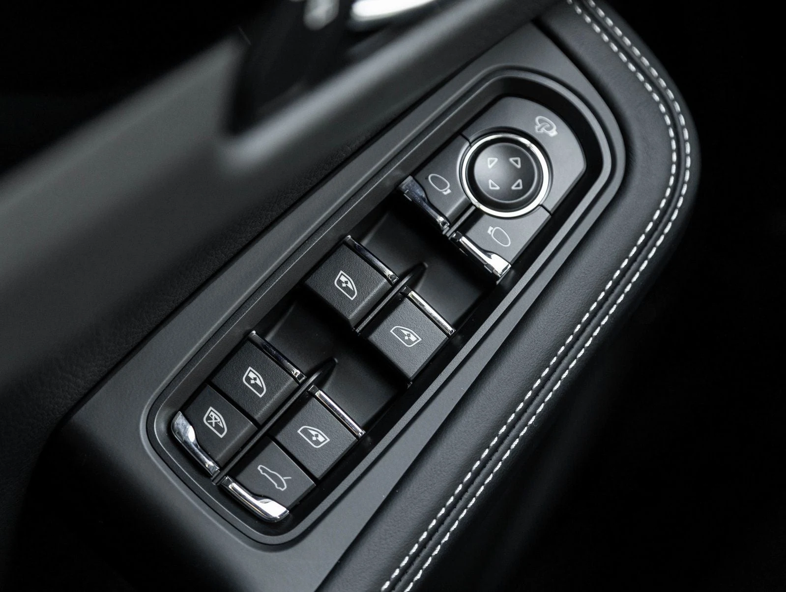 2026 Porsche Macan T (95B), 19/20
