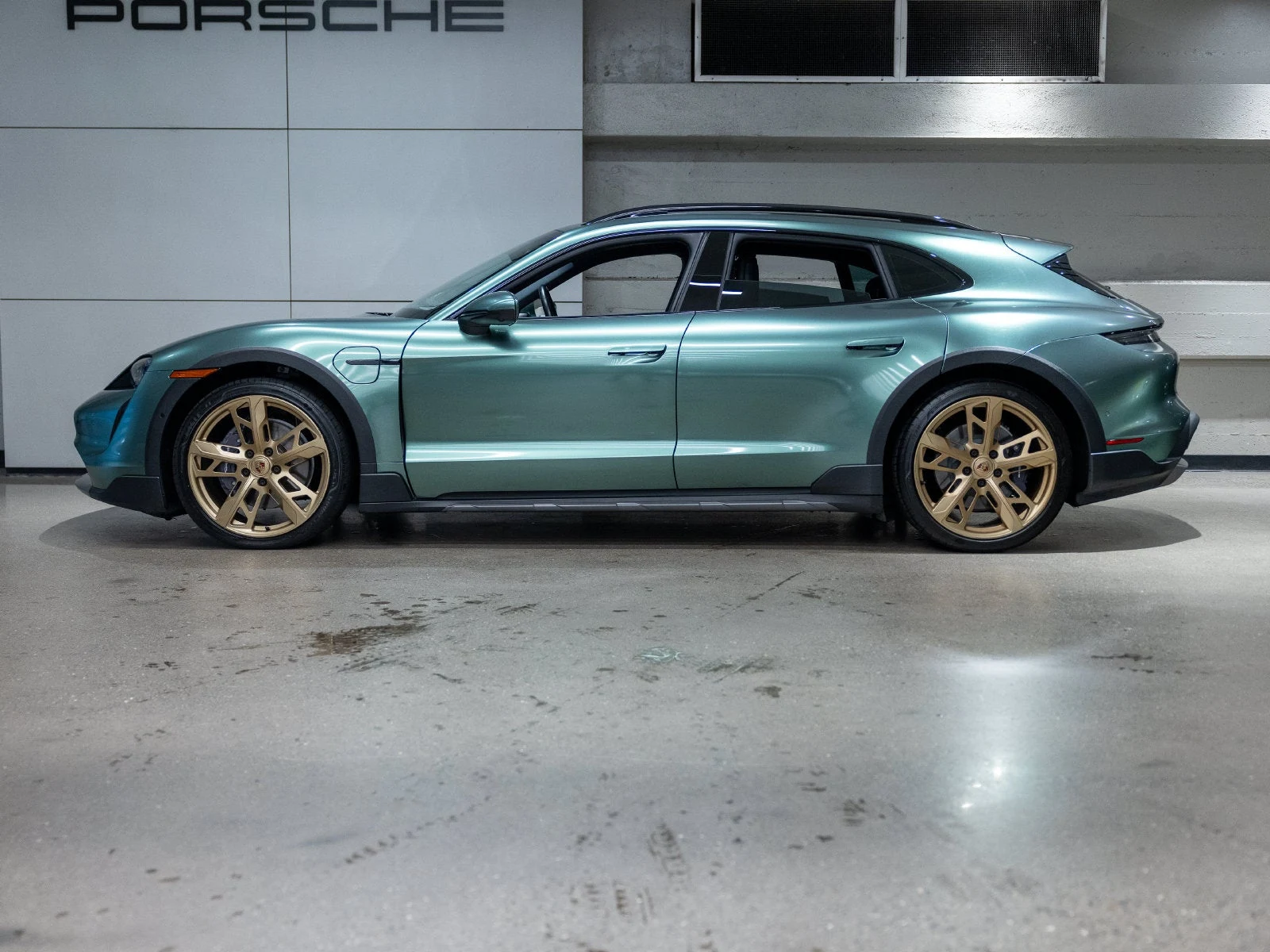 2021 Porsche Taycan 4 Cross Turismo (Original Version), 2/20