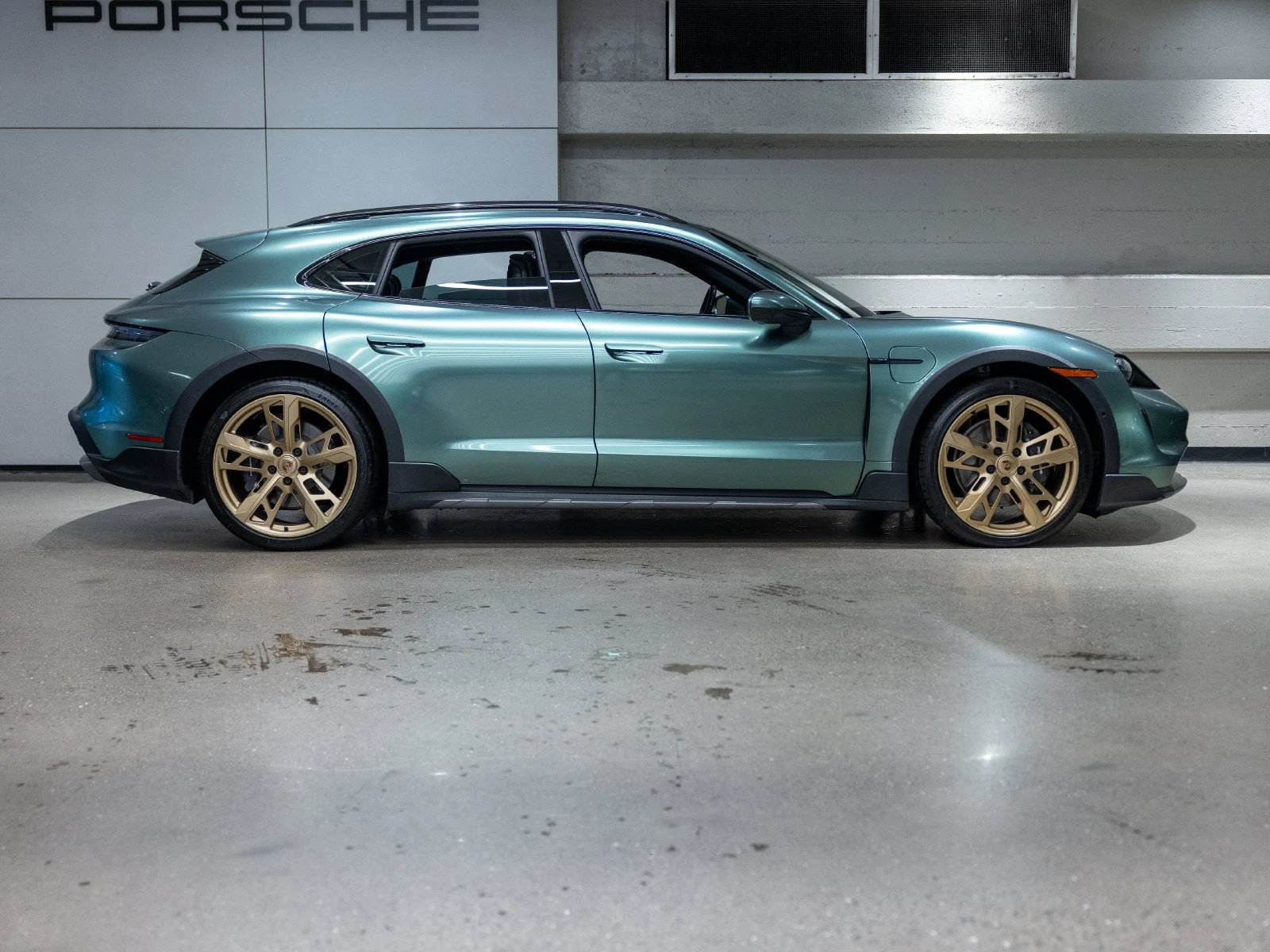 2021 Porsche Taycan 4 Cross Turismo (Original Version), 9/20
