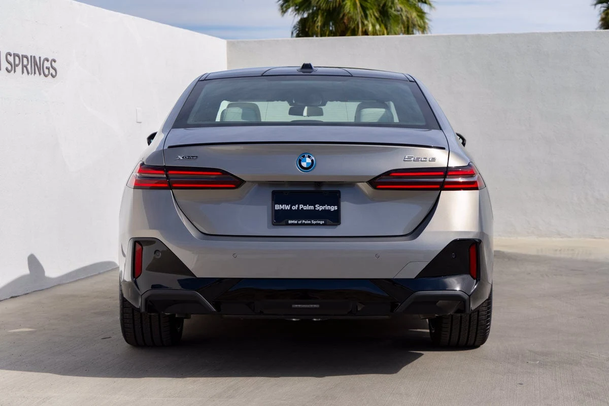 2026 BMW 550e xDrive (G60), 8/20