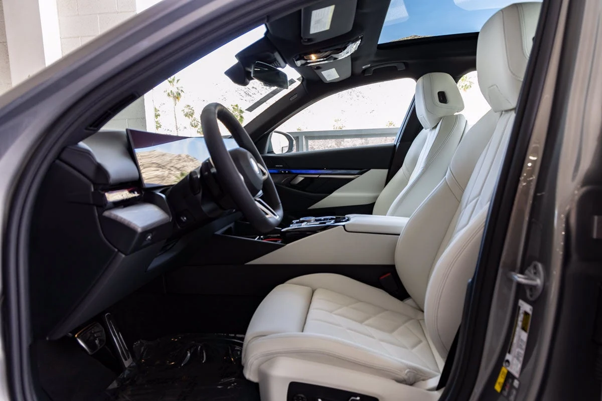 2026 BMW 550e xDrive (G60), 16/20