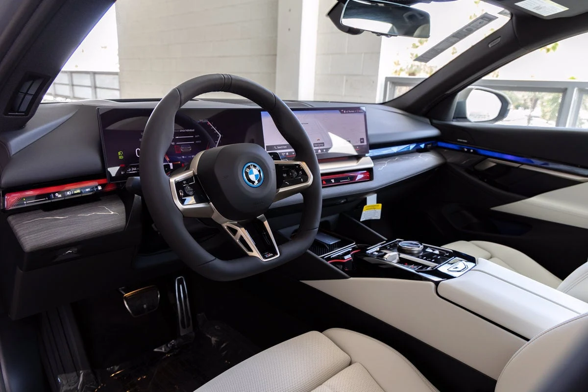 2026 BMW 550e xDrive (G60), 18/20