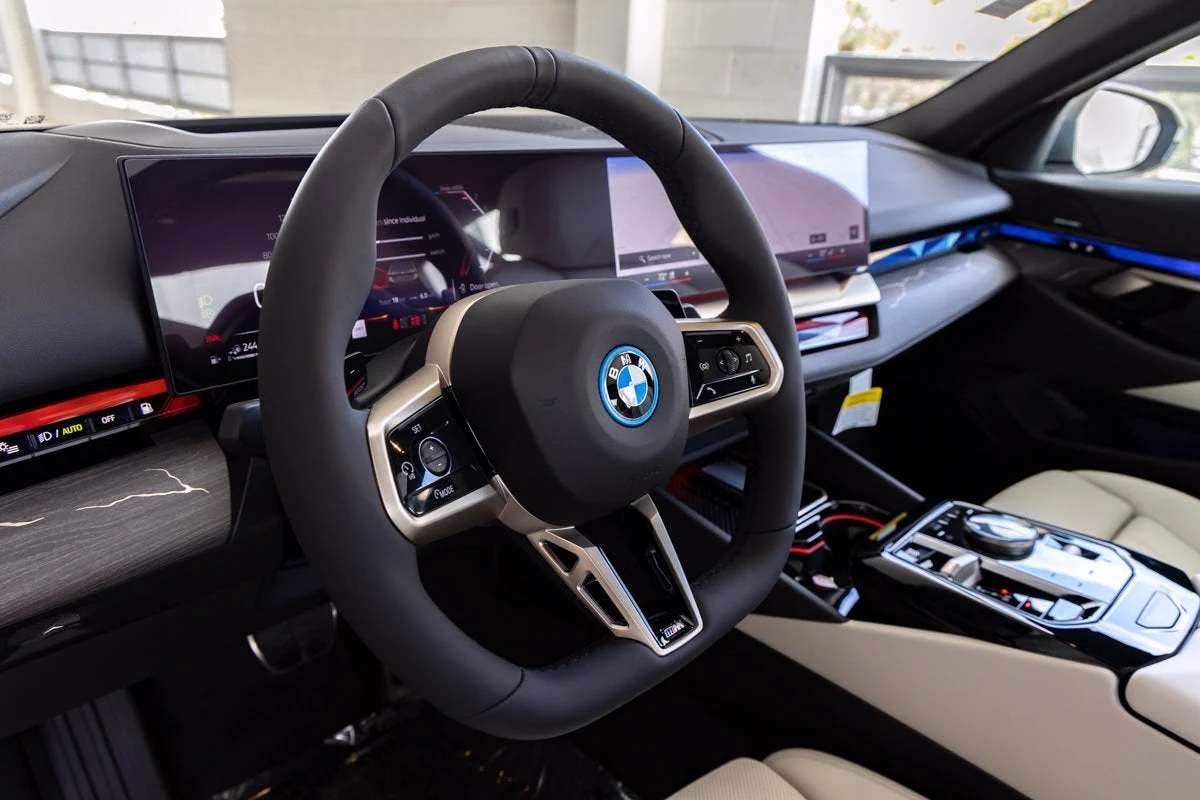 2026 BMW 550e xDrive (G60), 19/20