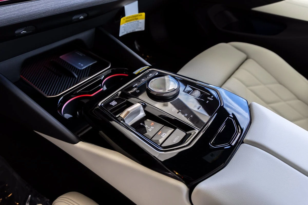 2026 BMW 550e xDrive (G60), 20/20