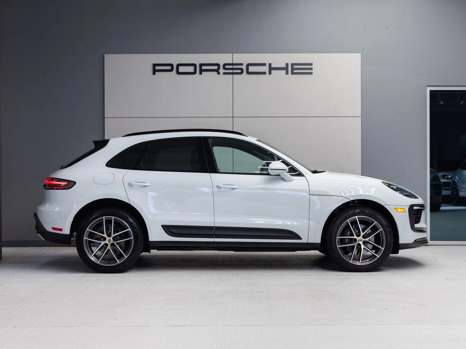 2026 Porsche Macan (95B), 8/20