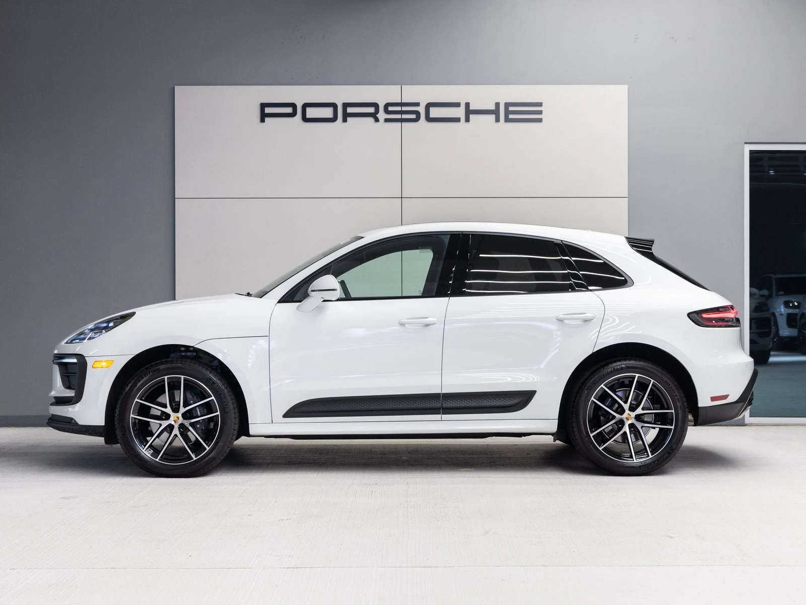 2026 Porsche Macan (95B), 2/20