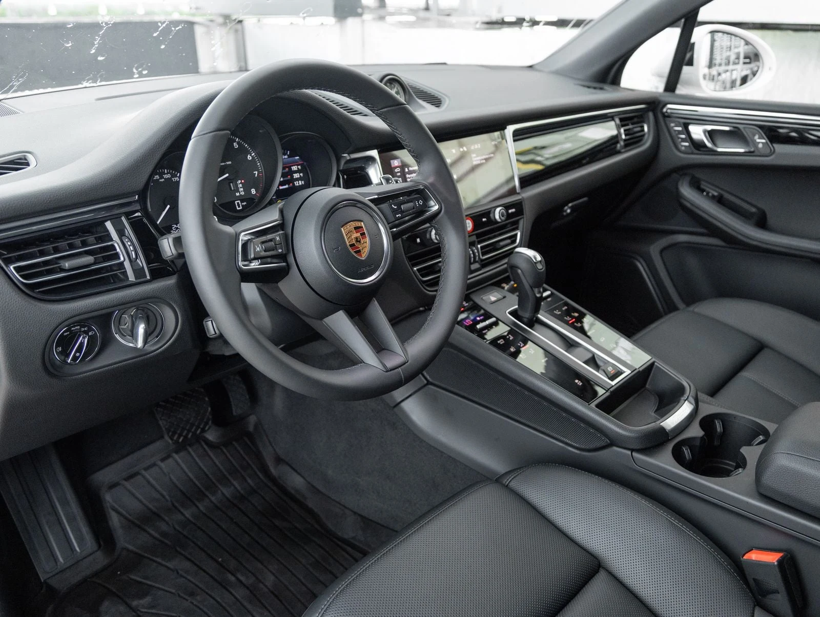 2026 Porsche Macan (95B), 4/20