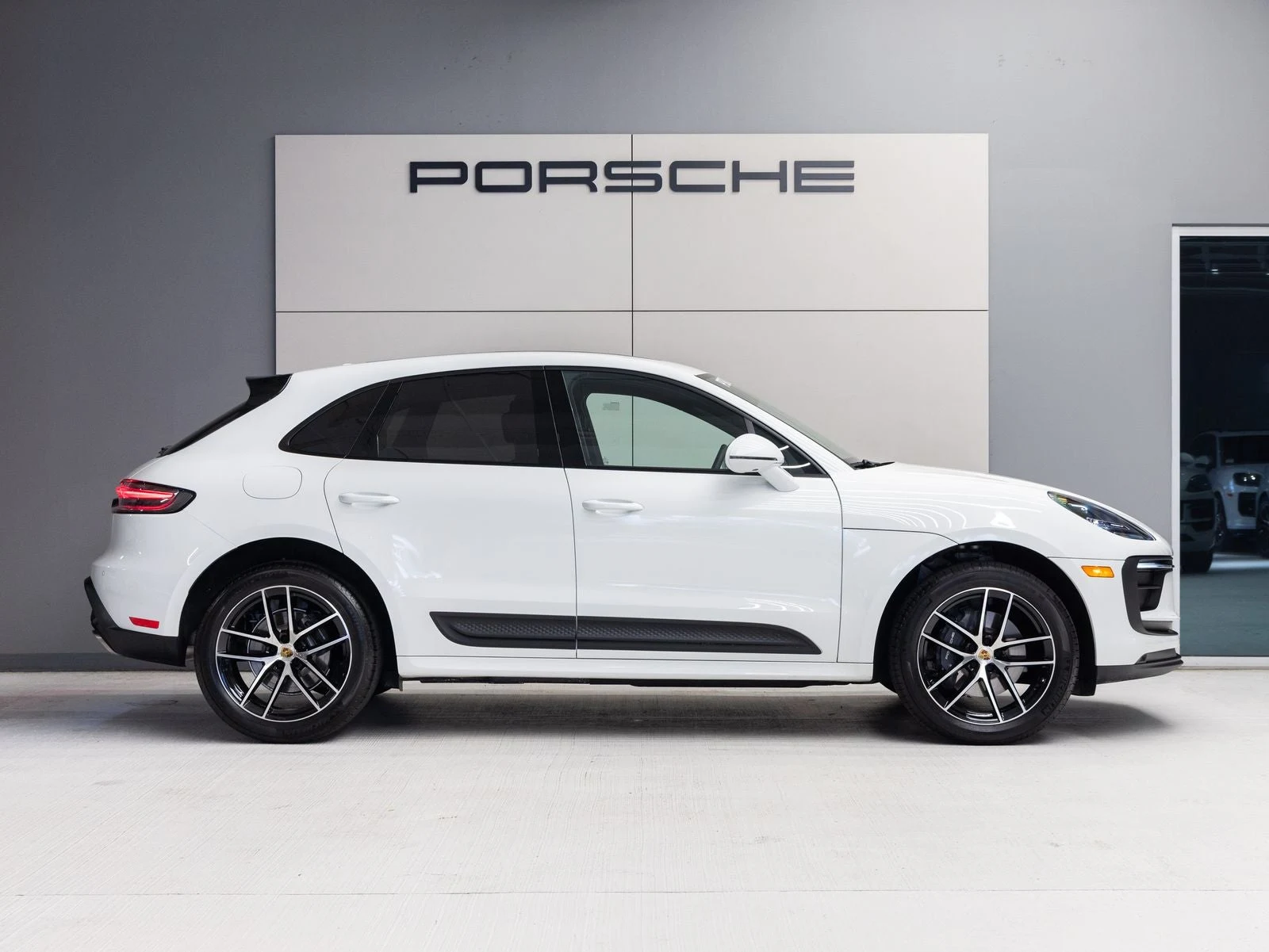 2026 Porsche Macan (95B), 8/20