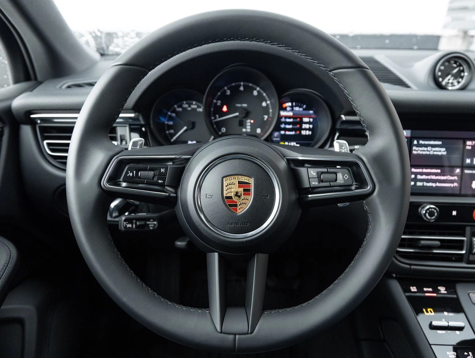 2026 Porsche Macan (95B), 13/20