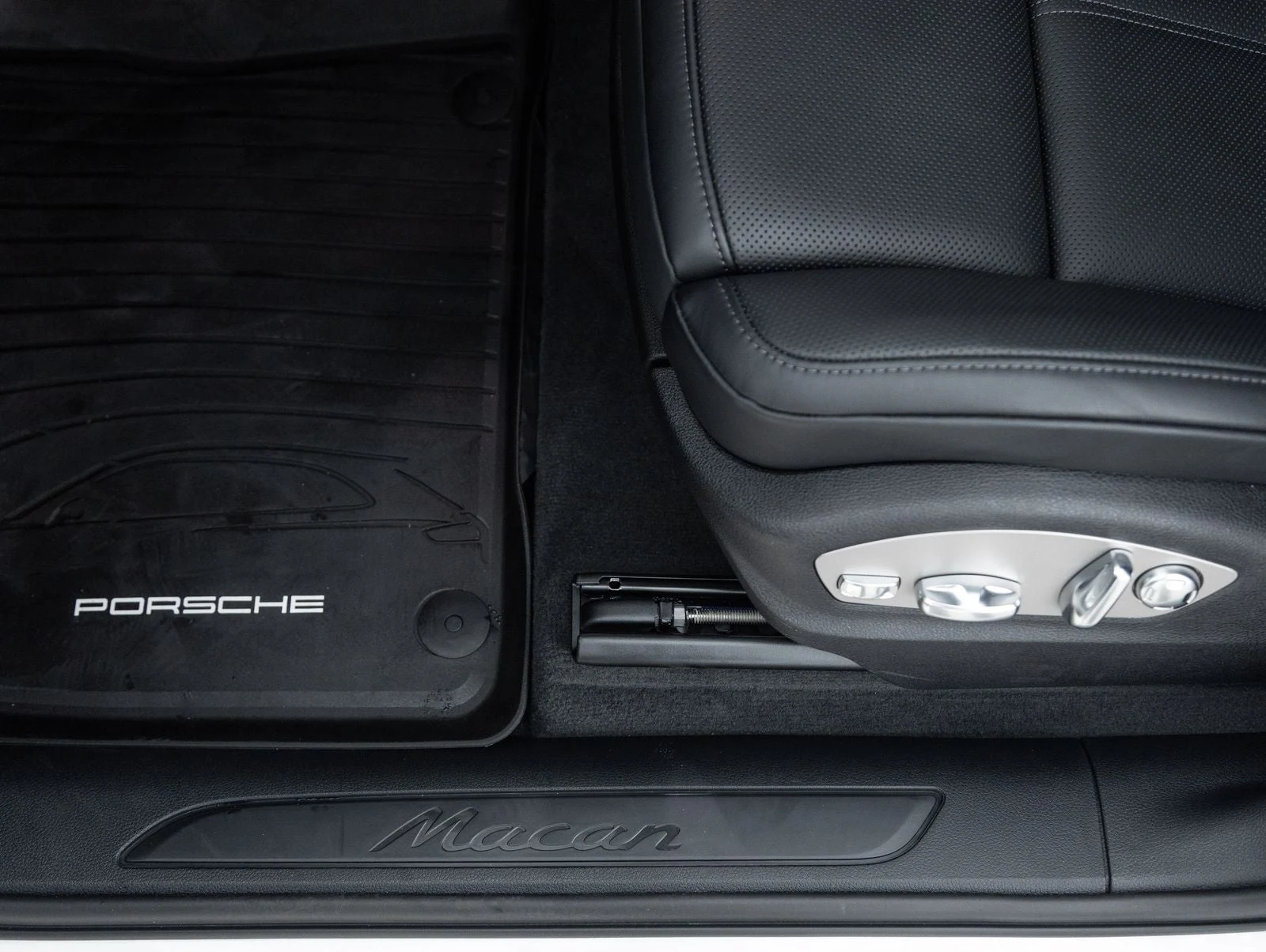 2026 Porsche Macan (95B), 20/20