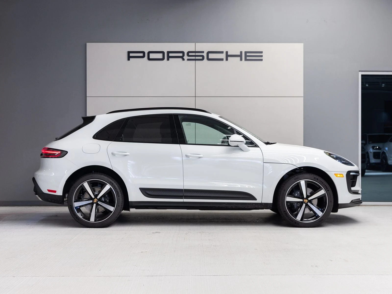 2026 Porsche Macan (95B), 8/20