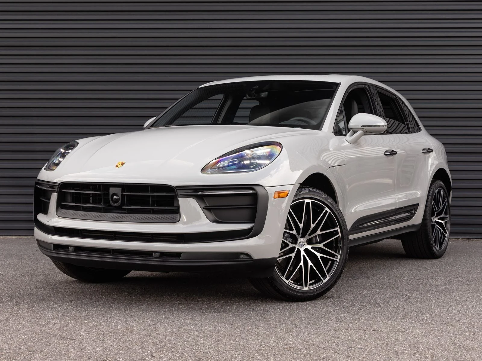 Porsche Macan (95B) · Chalk · Indigo Auto Group