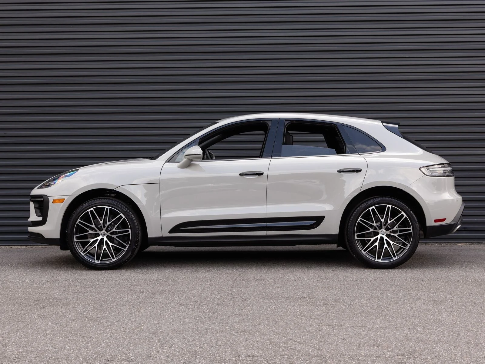 2025 Porsche Macan (95B), 2/20