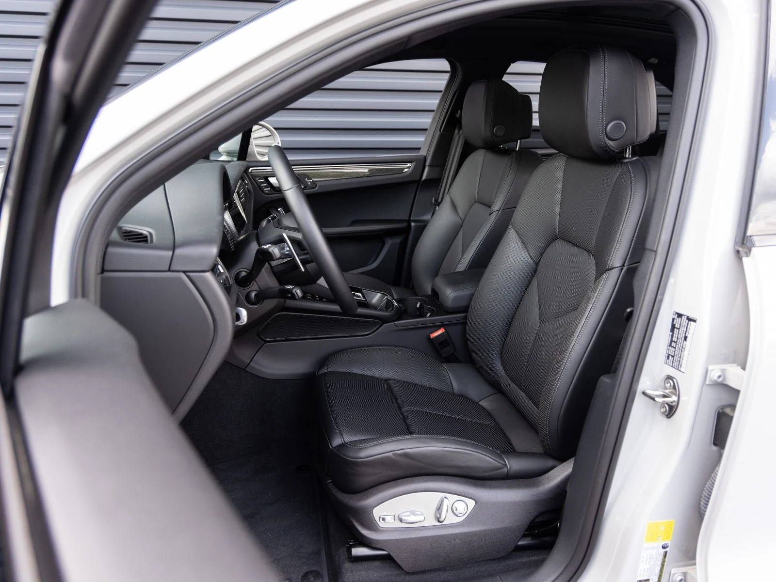 2025 Porsche Macan (95B), 5/20