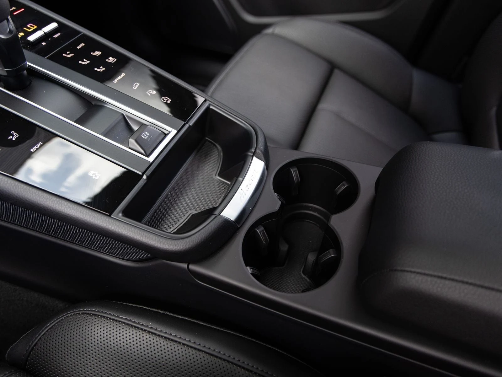 2025 Porsche Macan (95B), 18/20