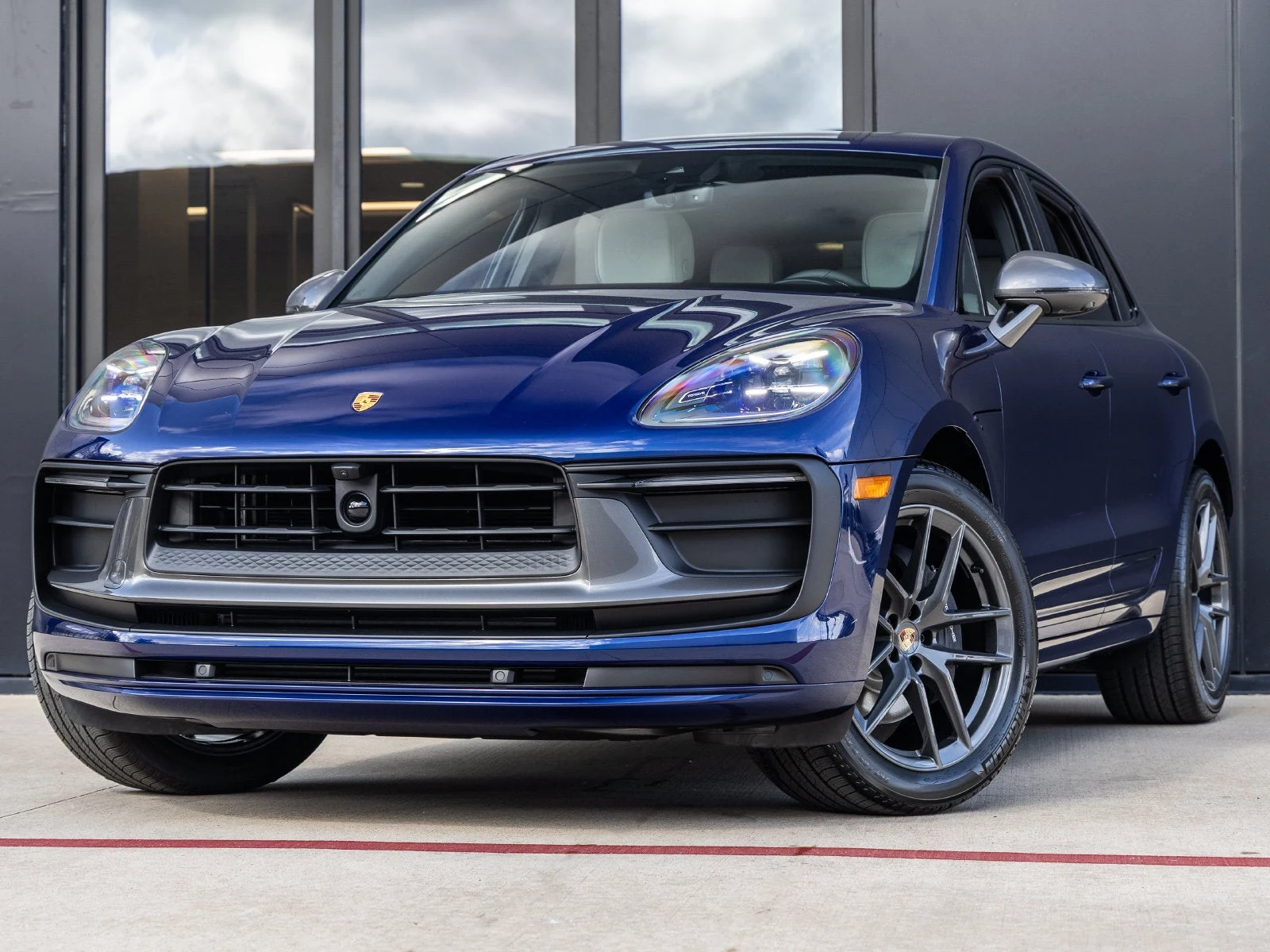 Porsche Macan T (95B) · Gentian Blue Metallic · Indigo Auto Group