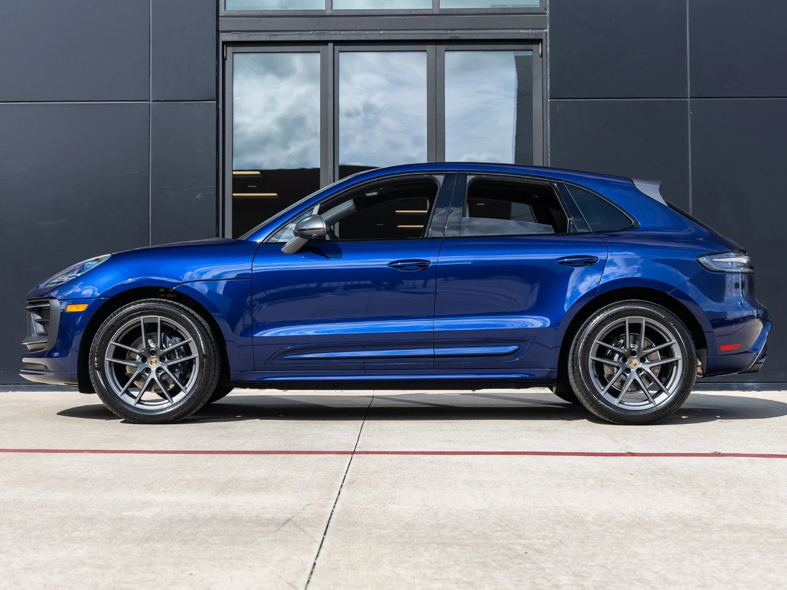 2026 Porsche Macan T (95B), 2/20
