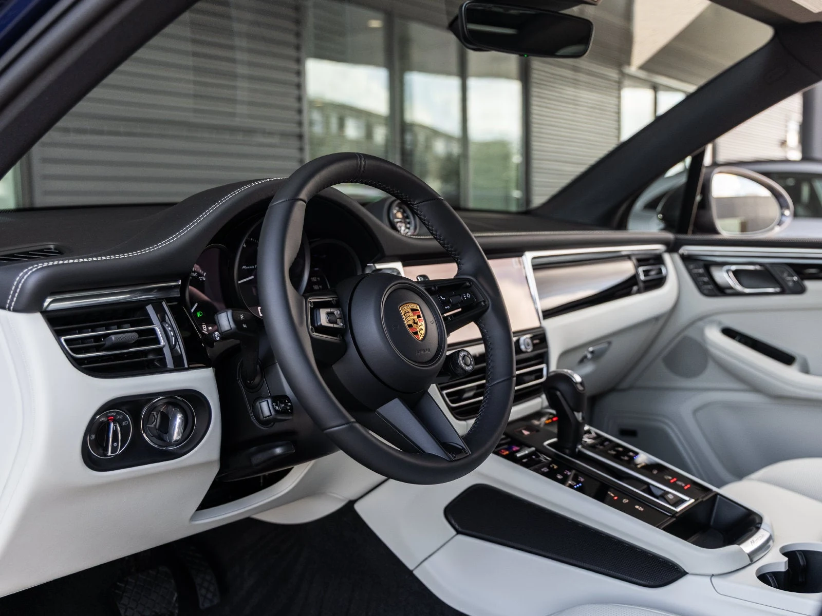 2026 Porsche Macan T (95B), 4/20