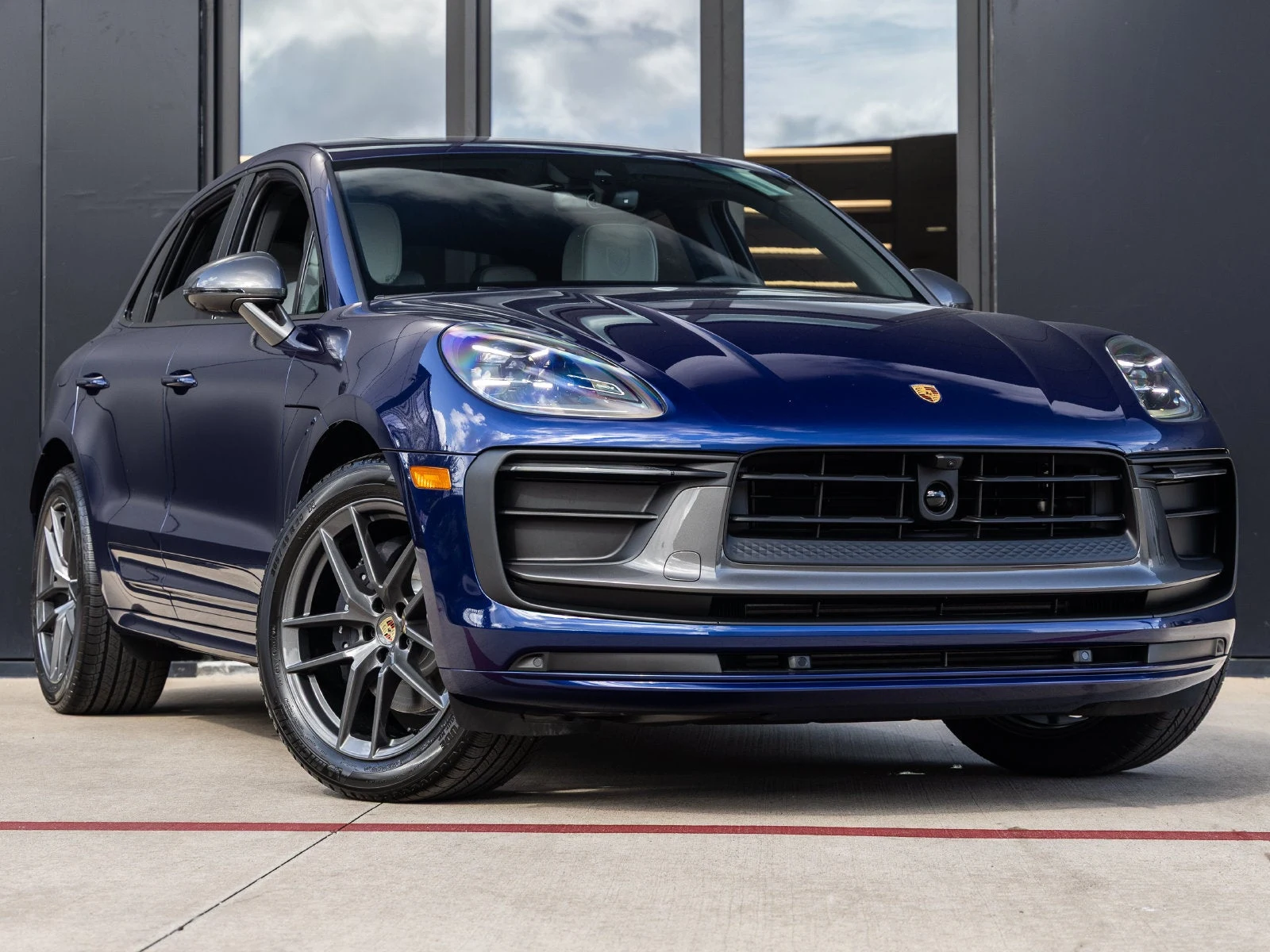 2026 Porsche Macan T (95B), 6/20