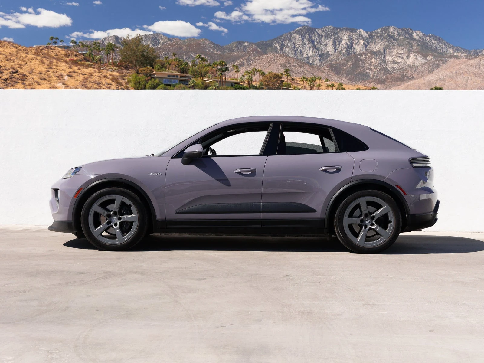 2024 Porsche Macan 4 Electric (XAB), 2/20