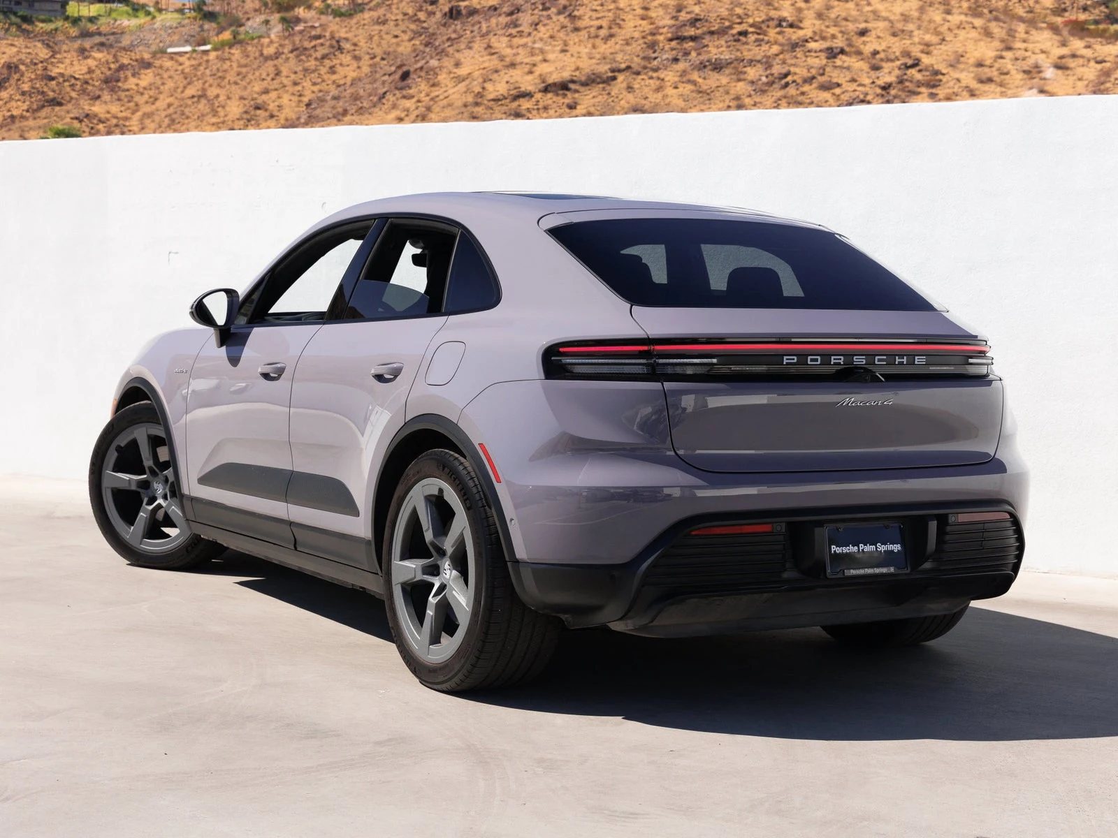 2024 Porsche Macan 4 Electric (XAB), 3/20