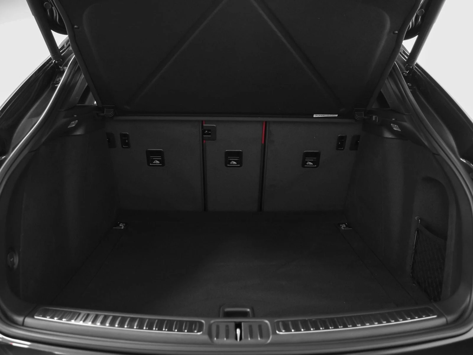 2026 Porsche Macan (95B), 19/20