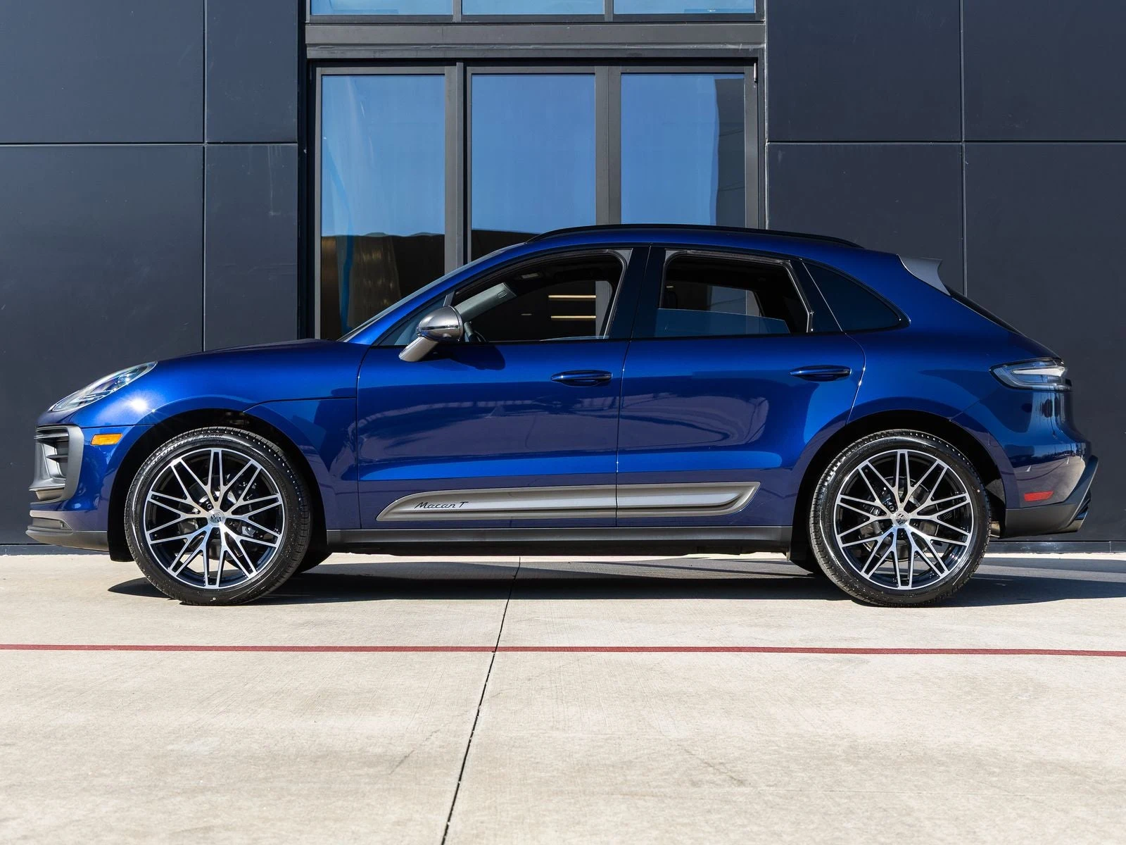 2026 Porsche Macan T (95B), 2/20