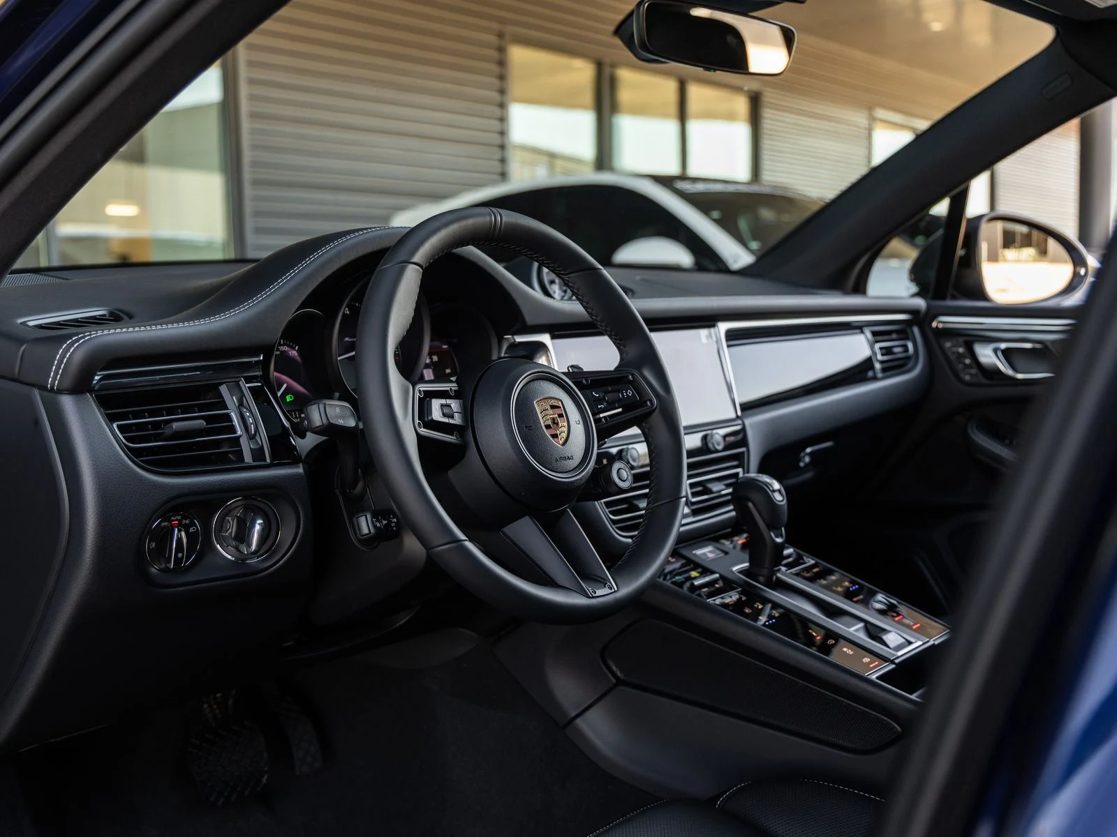 2026 Porsche Macan T (95B), 4/20