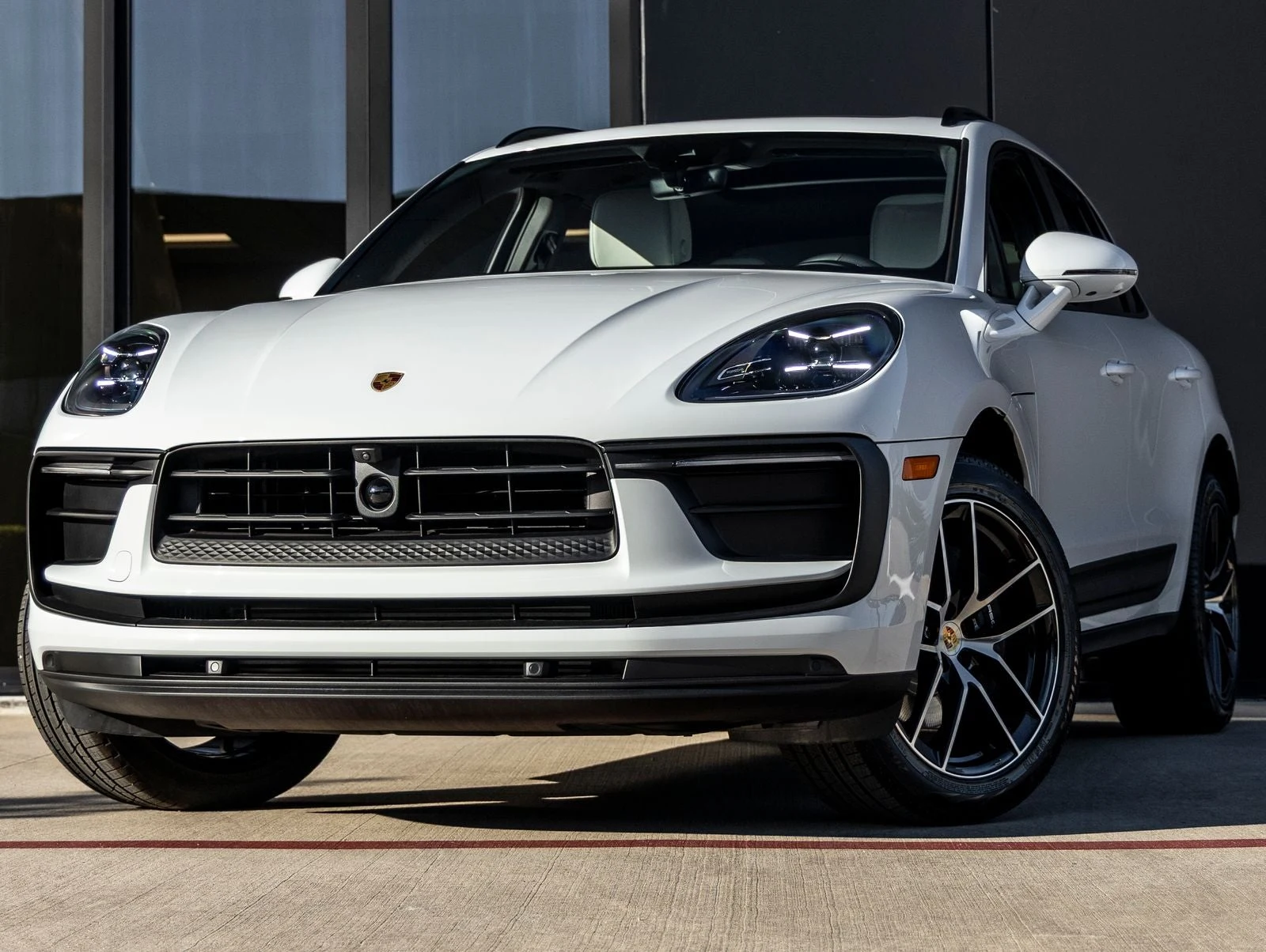 Porsche Macan (95B) · Carrara White Metallic · Indigo Auto Group
