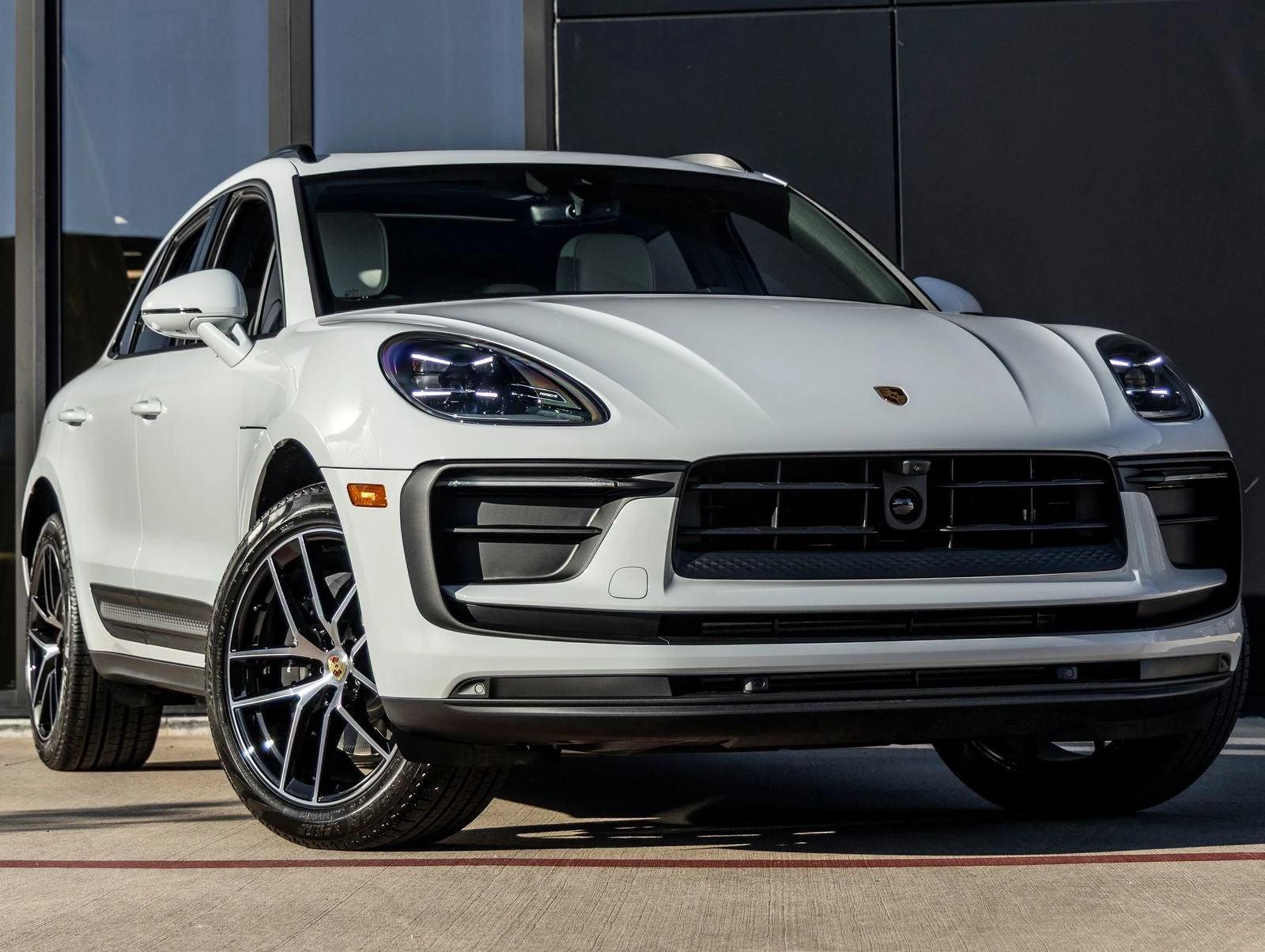 2026 Porsche Macan (95B), 6/20