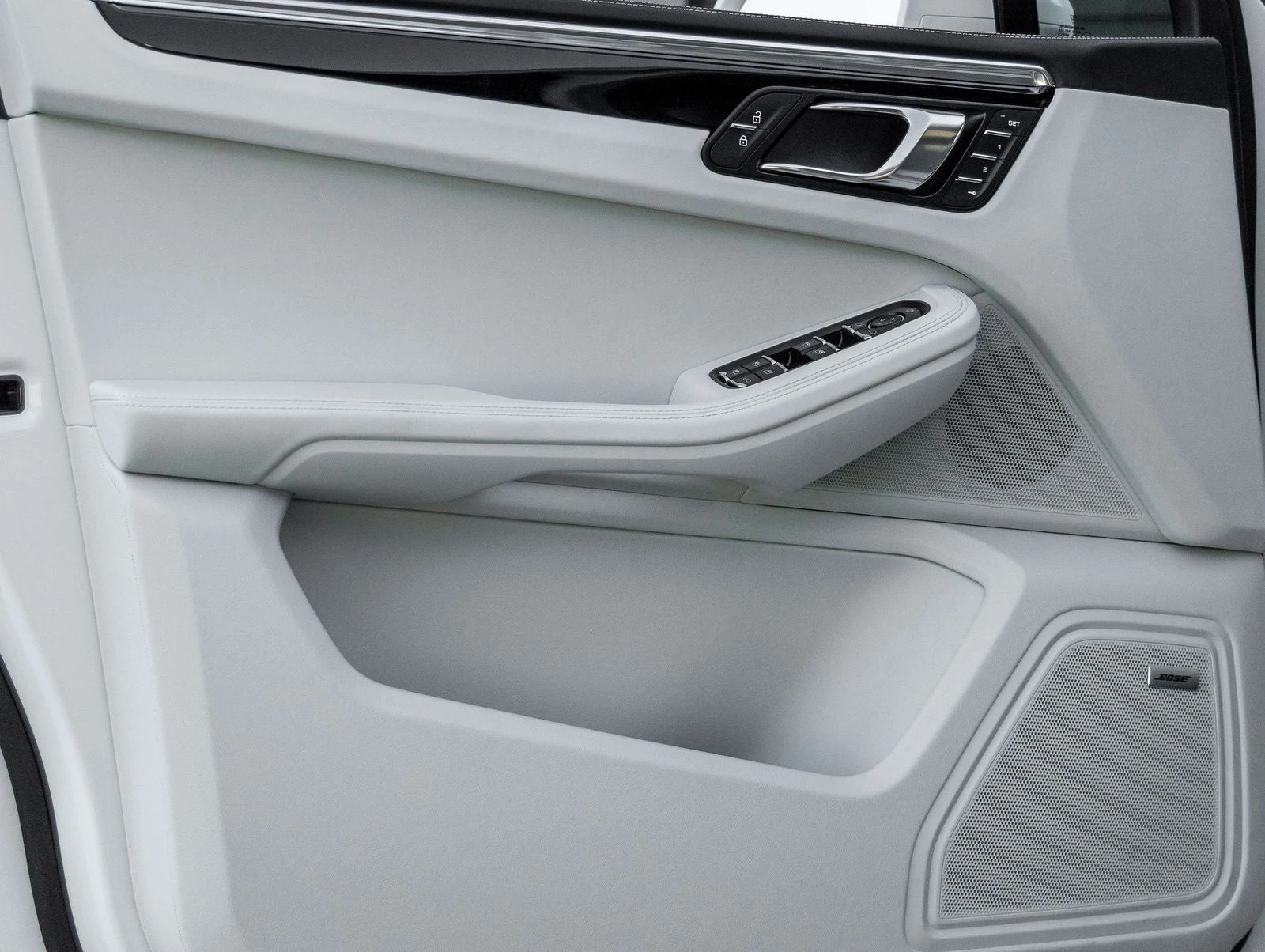 2026 Porsche Macan (95B), 19/20