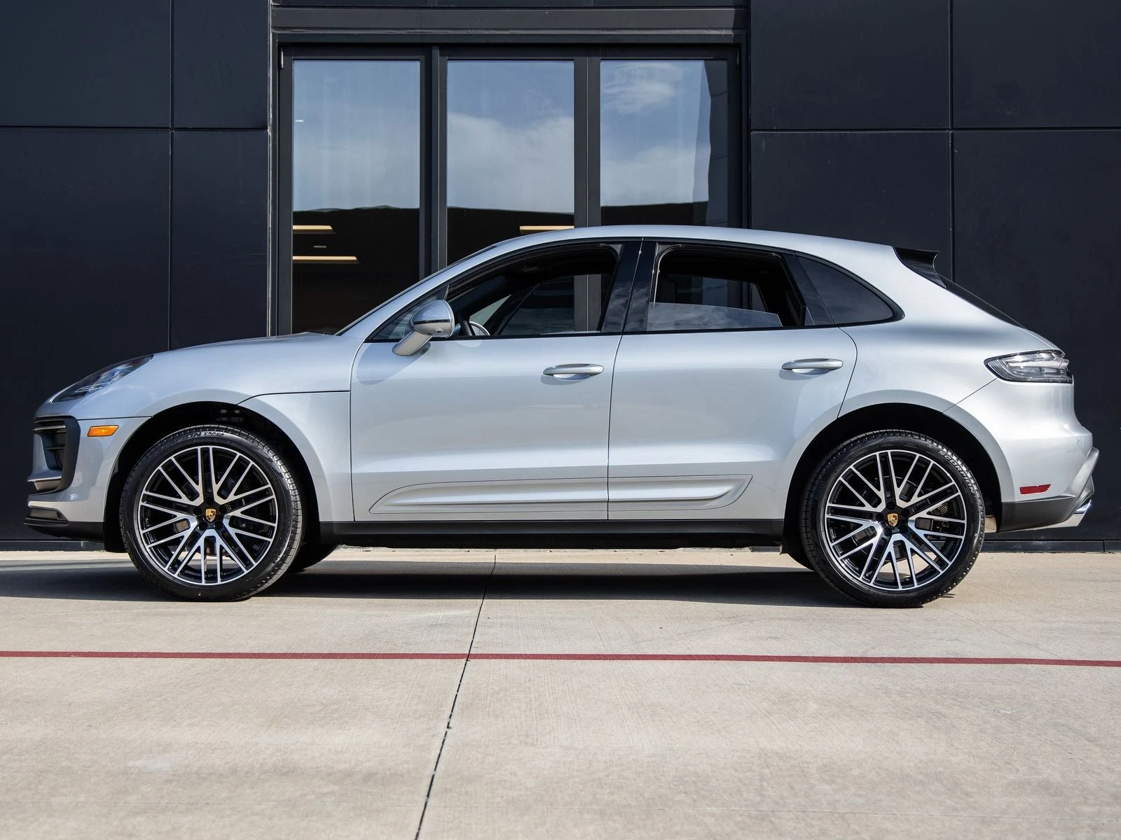 2026 Porsche Macan (95B), 2/20