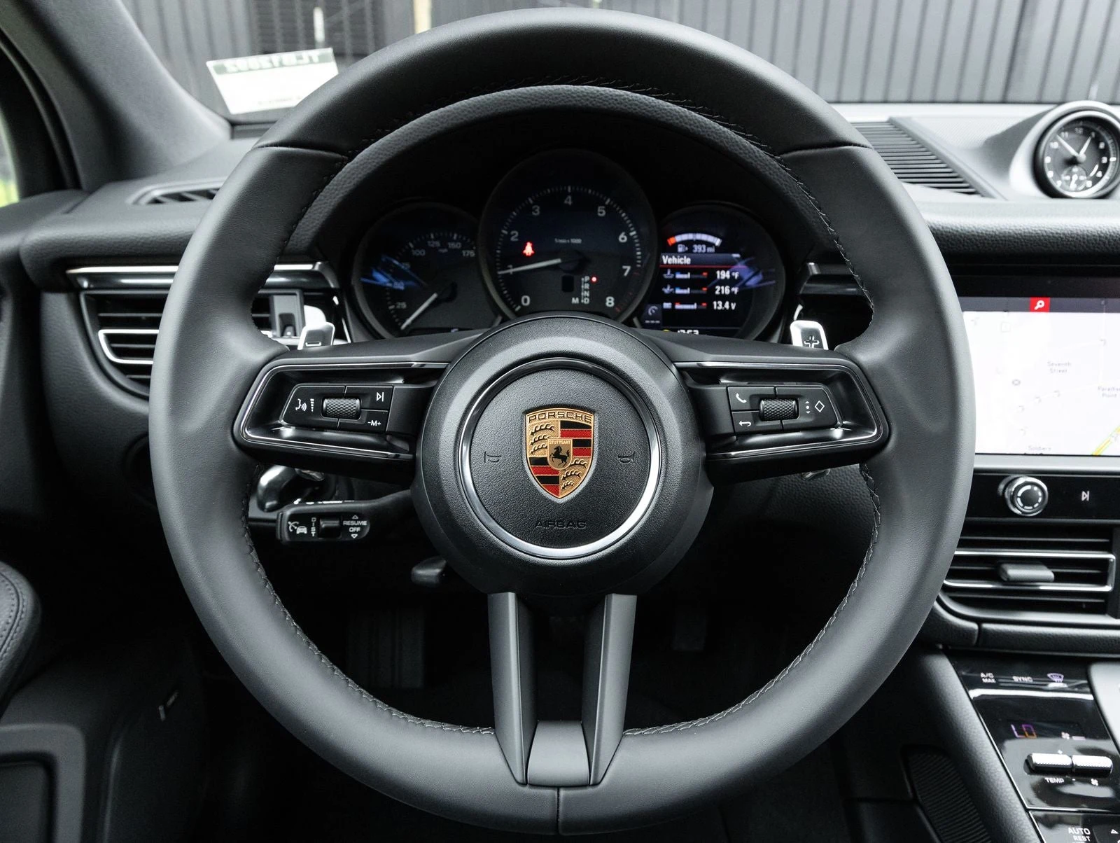 2026 Porsche Macan (95B), 13/20