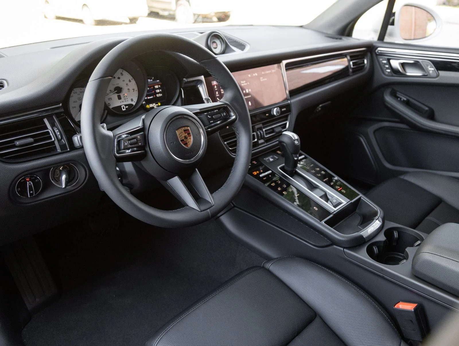 2026 Porsche Macan (95B), 4/20