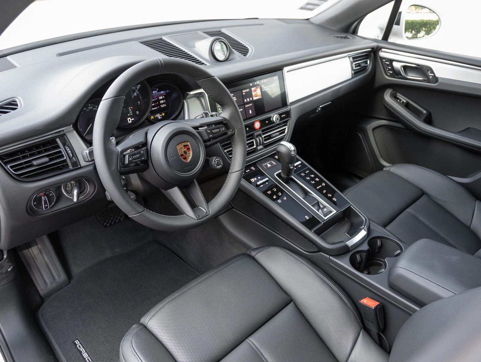 2026 Porsche Macan (95B), 4/20