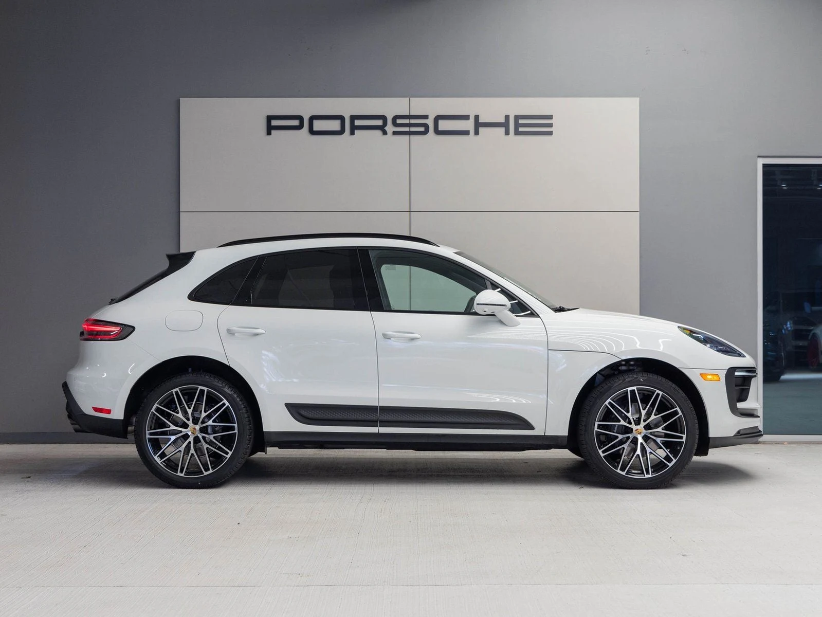 2026 Porsche Macan (95B), 8/20