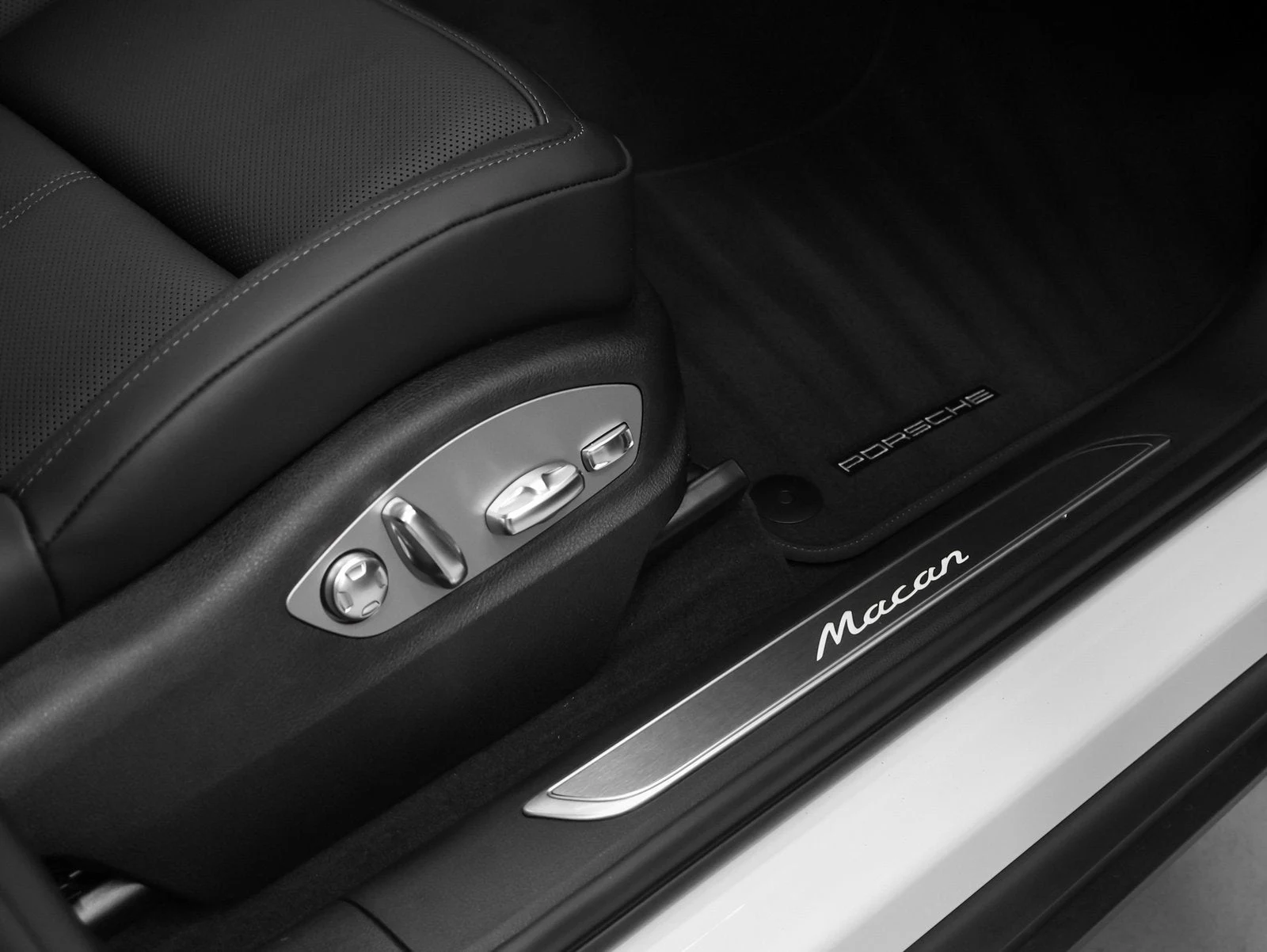 2026 Porsche Macan (95B), 20/20
