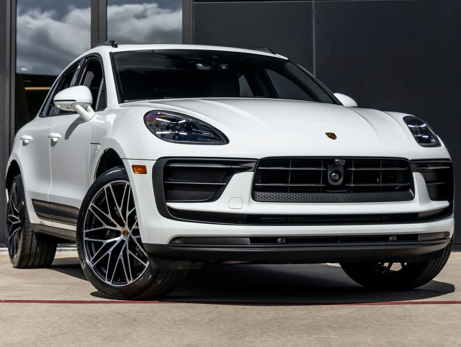 2026 Porsche Macan (95B), 6/20