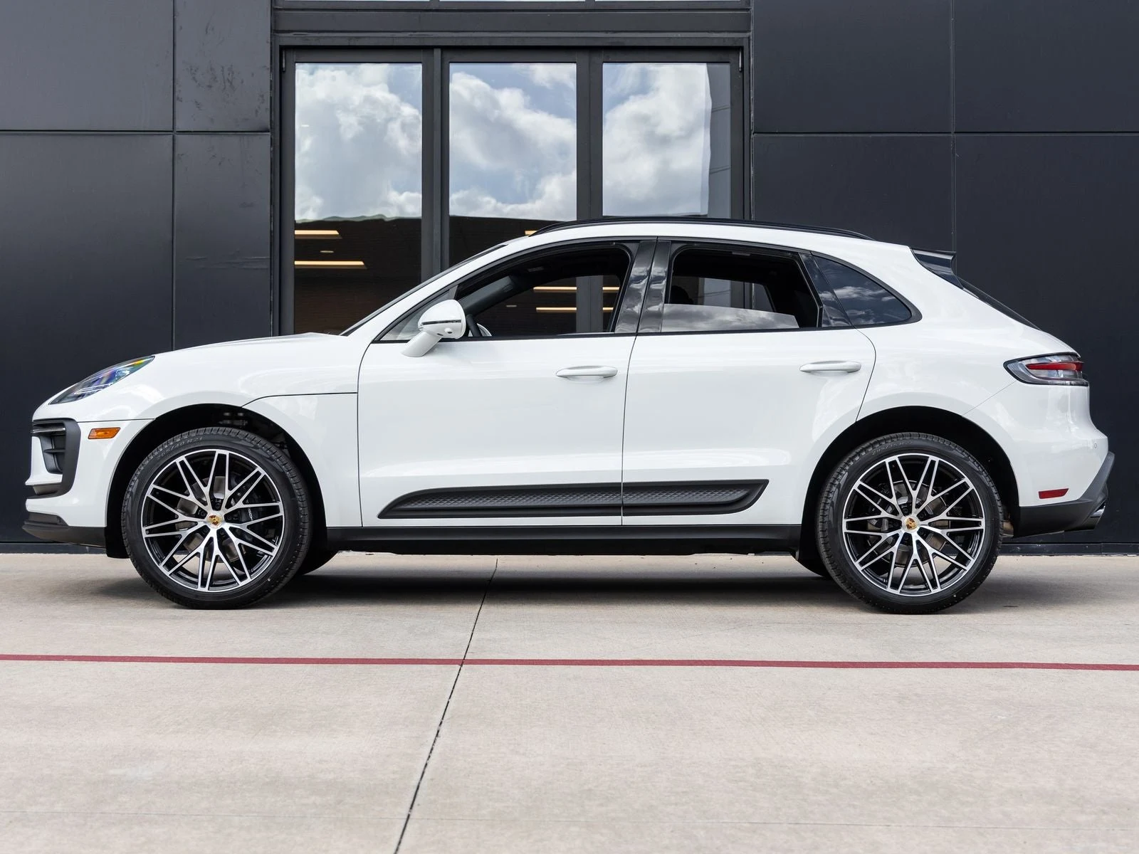 2026 Porsche Macan (95B), 2/20