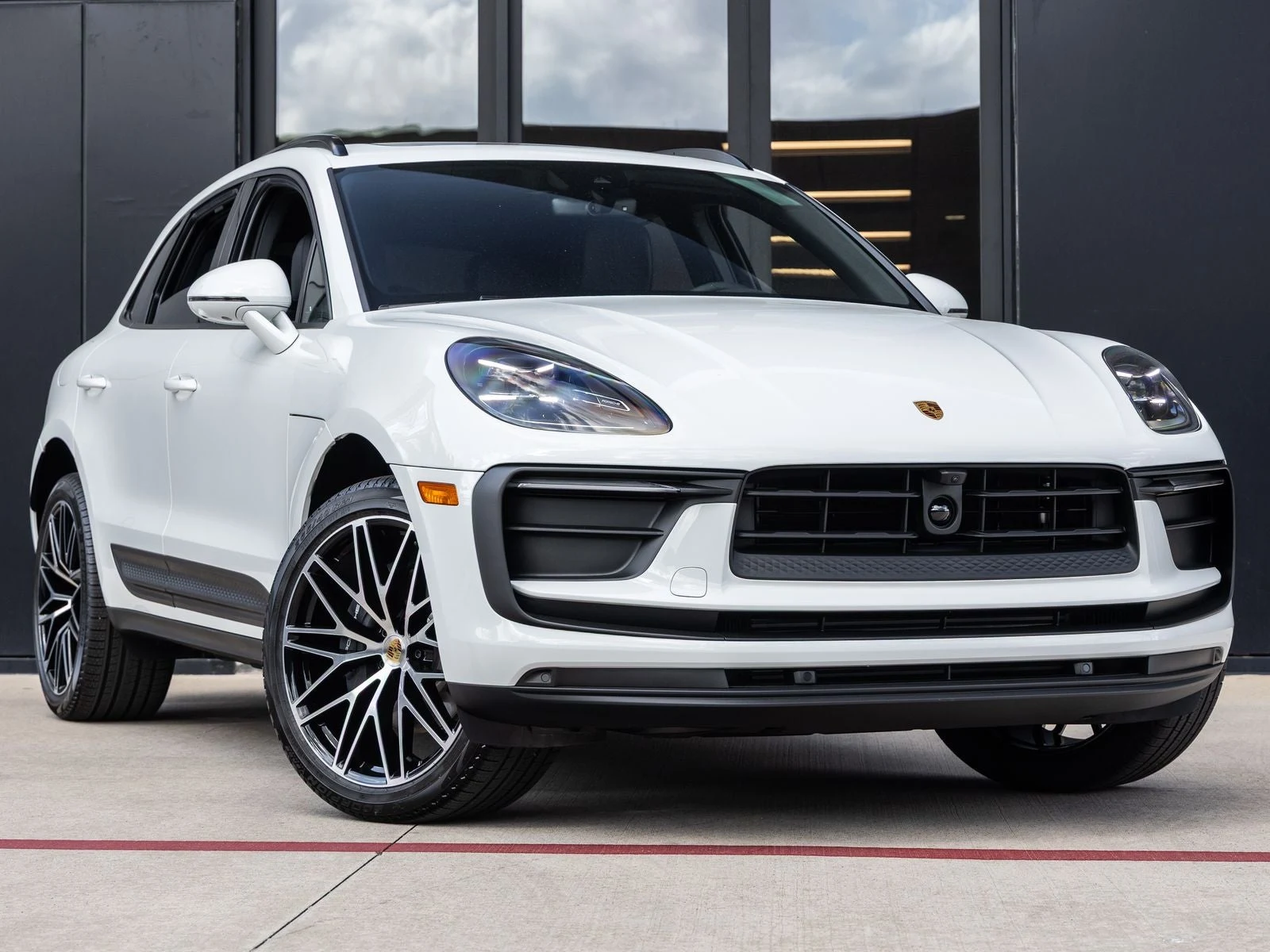 2026 Porsche Macan (95B), 6/20